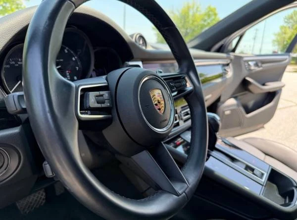 2024 Porsche Macan - Image 17 of 19