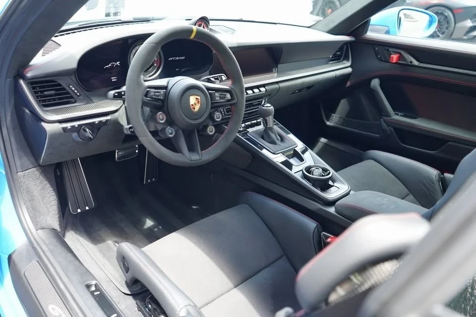 2024 Porsche 992 Carrera - Image 16 of 20