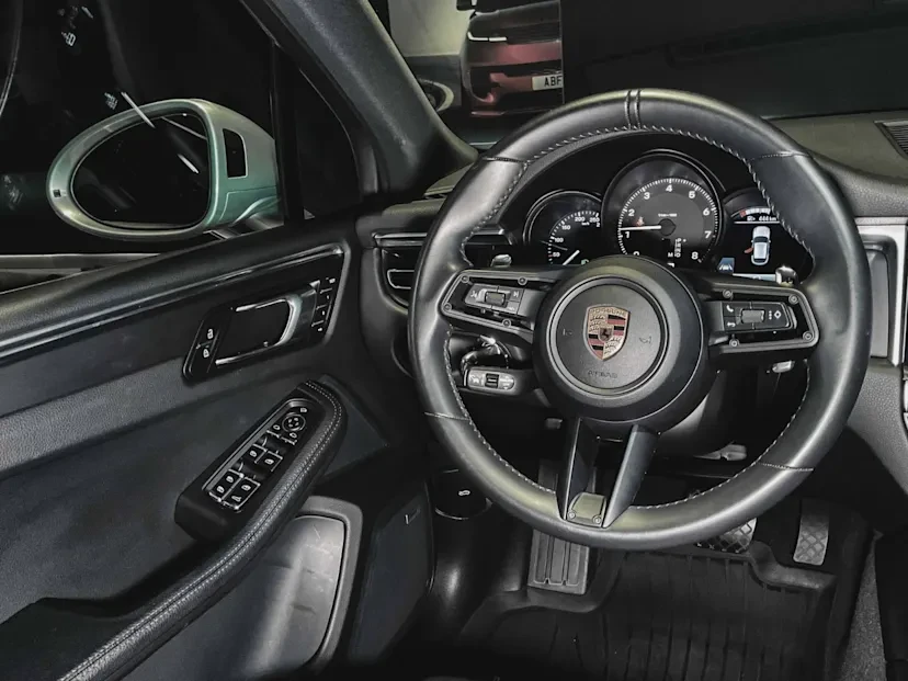 2024 Porsche Macan - Image 7 of 15