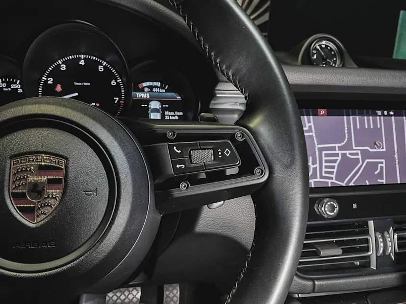 2024 Porsche Macan - Image 9 of 15