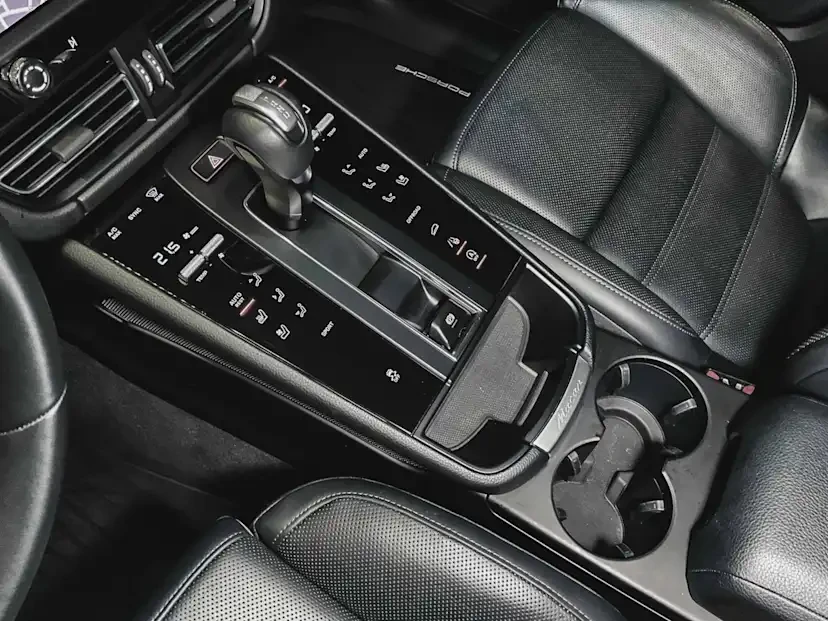 2024 Porsche Macan - Image 11 of 15