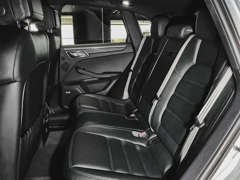 2024 Porsche Macan - Image 14 of 15