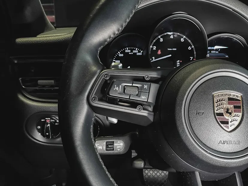 2024 Porsche Macan - Image 10 of 15