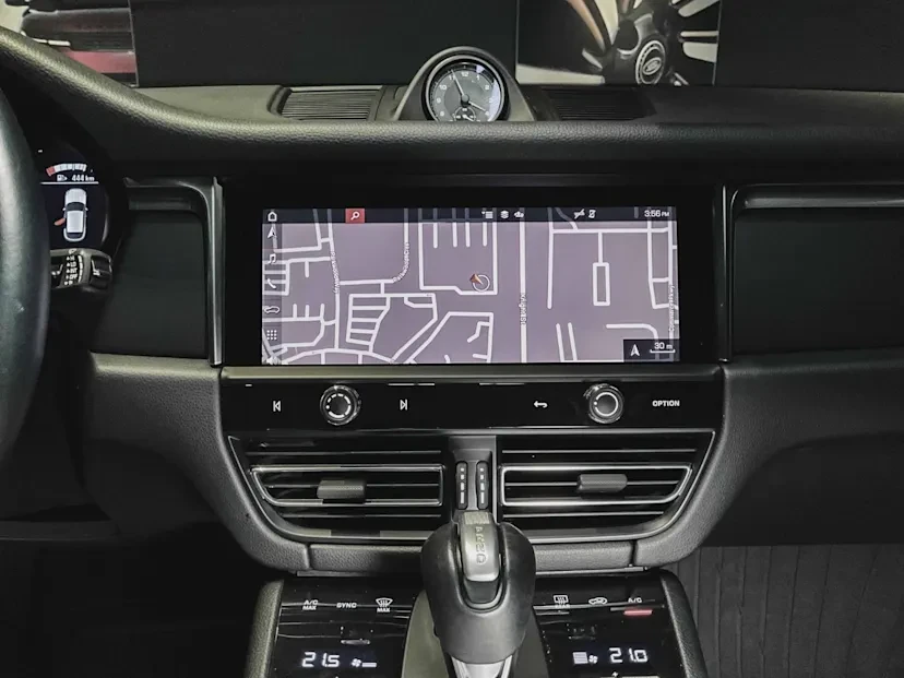 2024 Porsche Macan - Image 12 of 15