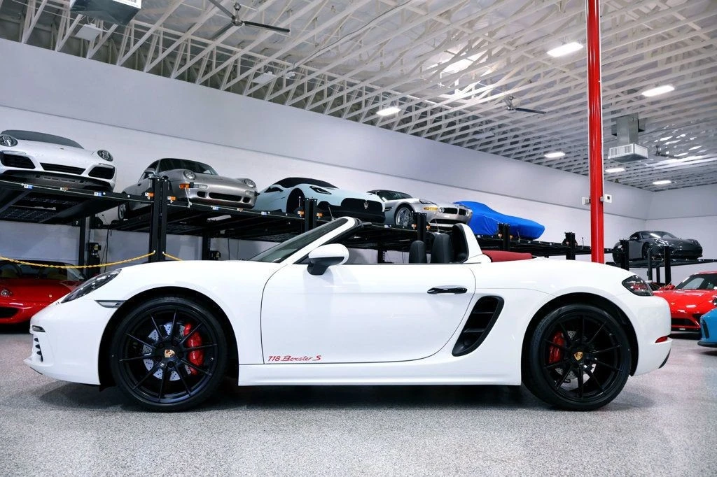 2024 Porsche - Image 2 of 12