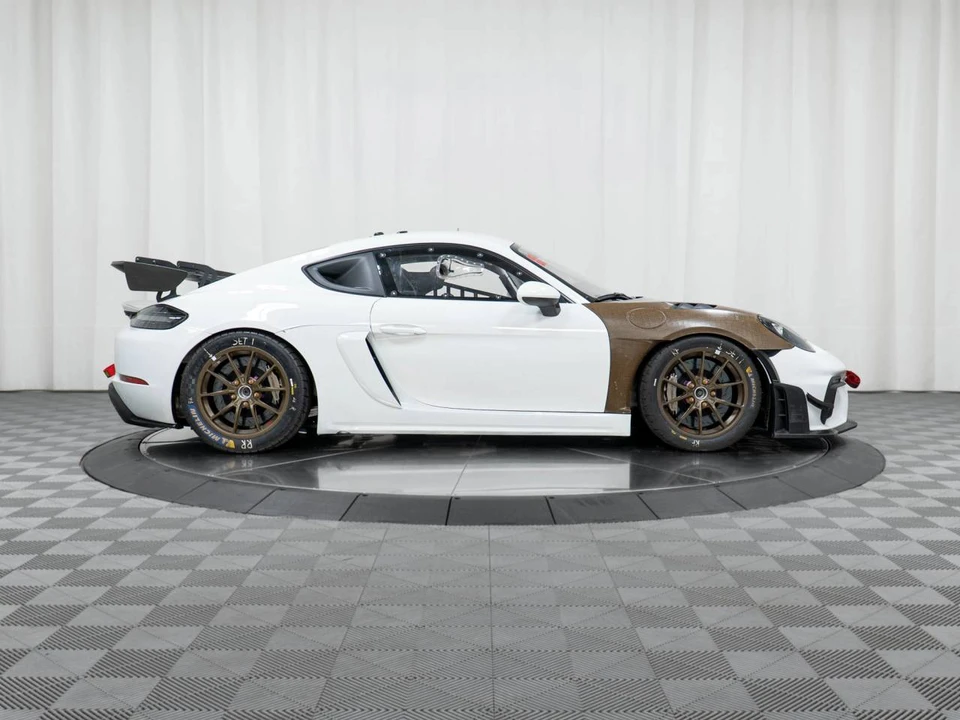 2024 Porsche 718 Cayman GT4 RS Clubsport - Image 4 of 5