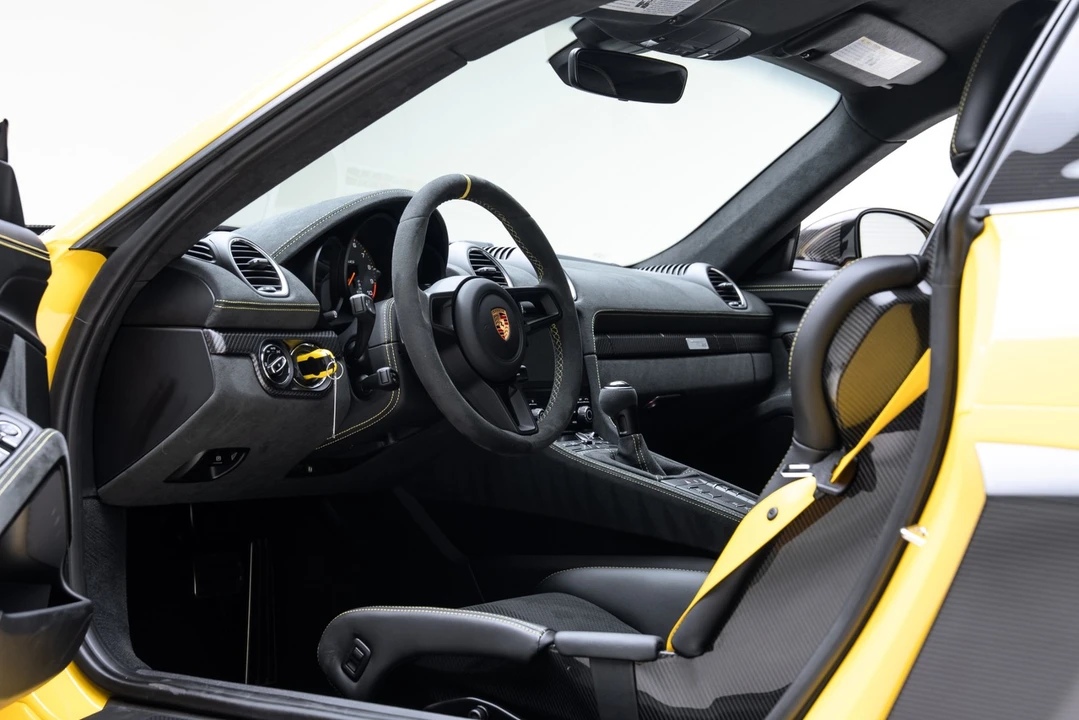 2024 Porsche - Image 2 of 31