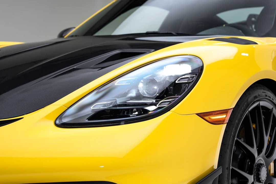 2024 Porsche - Image 11 of 31