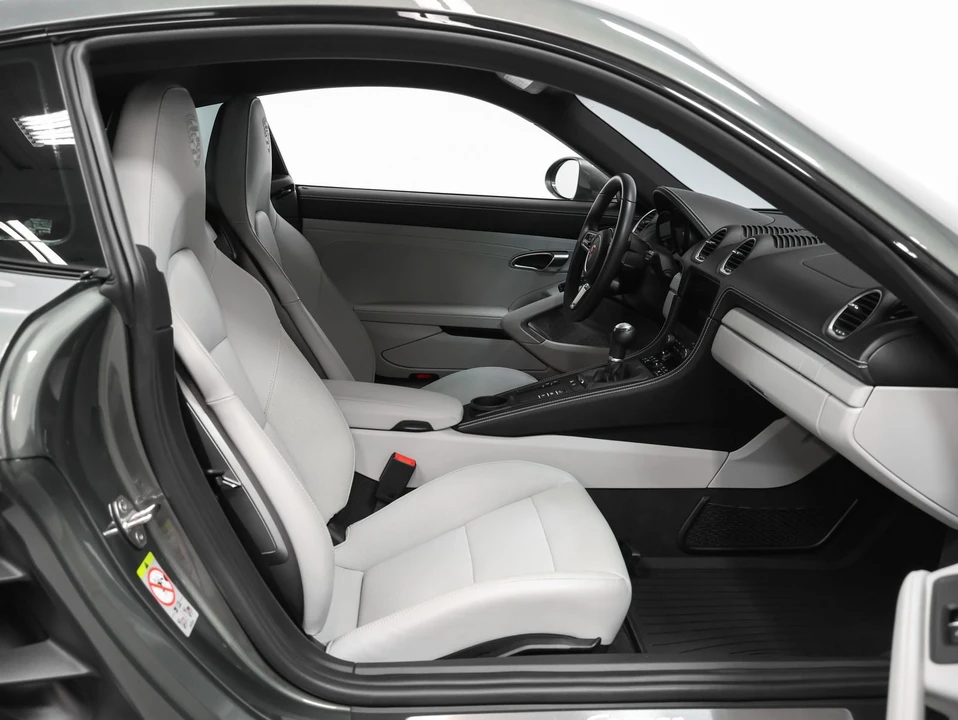 2024 Porsche 718 Cayman - Image 27 of 31