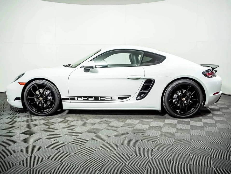 2024 Porsche 718 Cayman - Image 2 of 4
