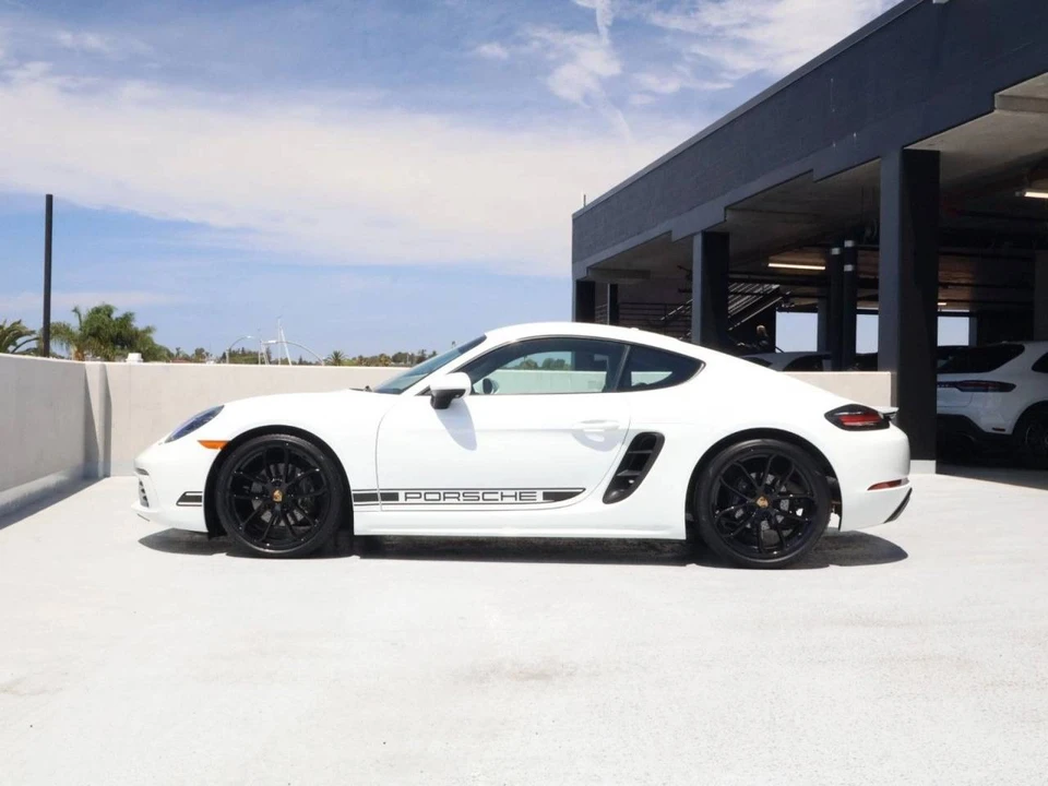 2024 Porsche 718 Cayman - Image 2 of 4