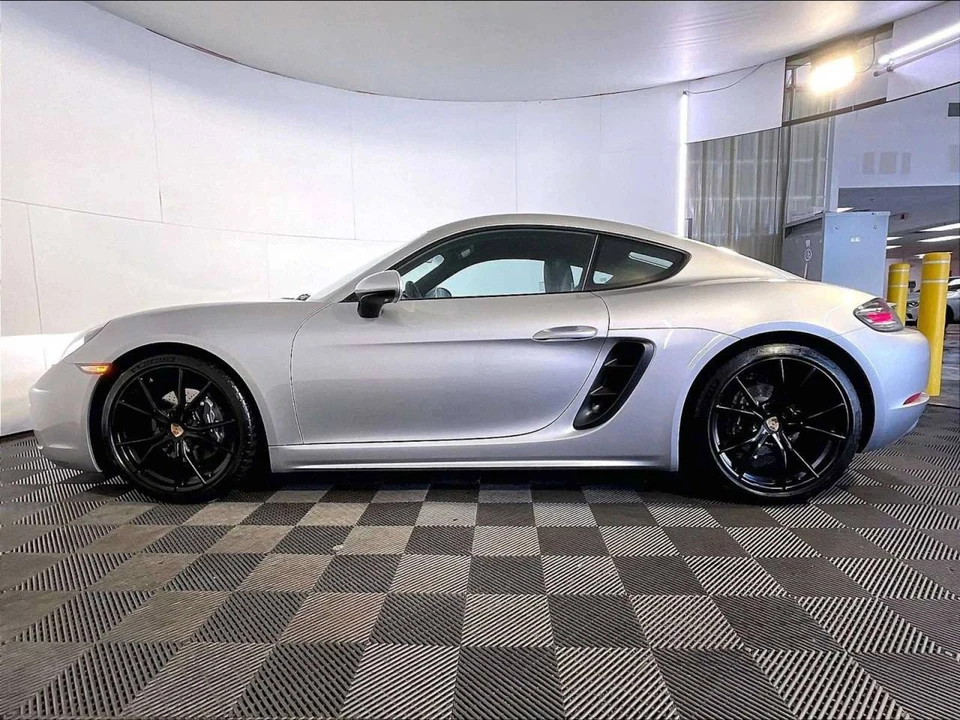 2024 Porsche 718 Cayman - Image 2 of 4