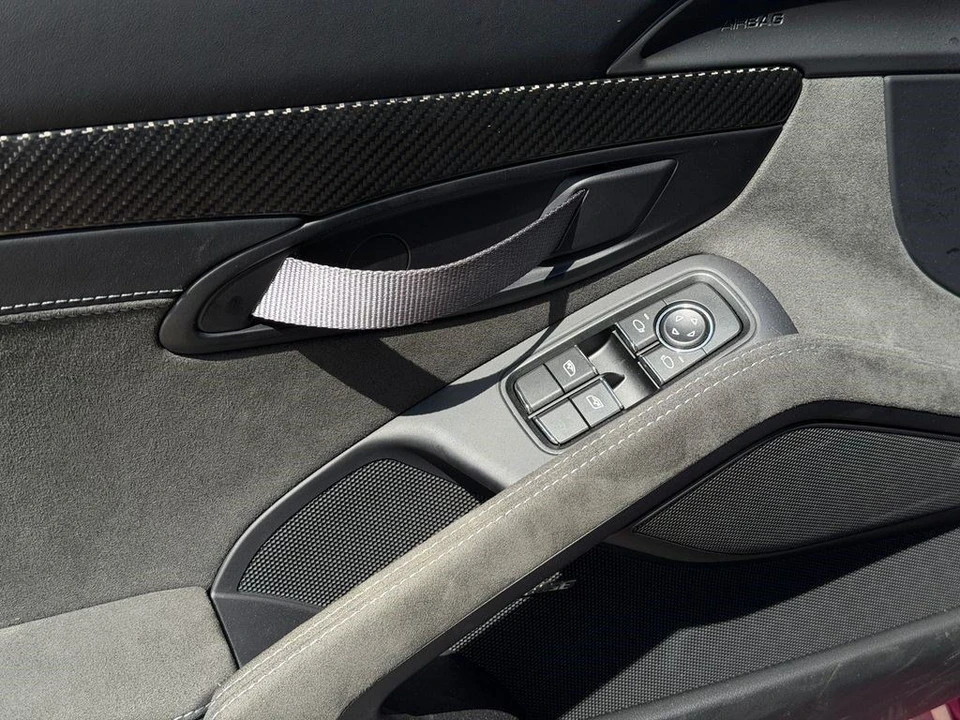 2024 Porsche - Image 17 of 31