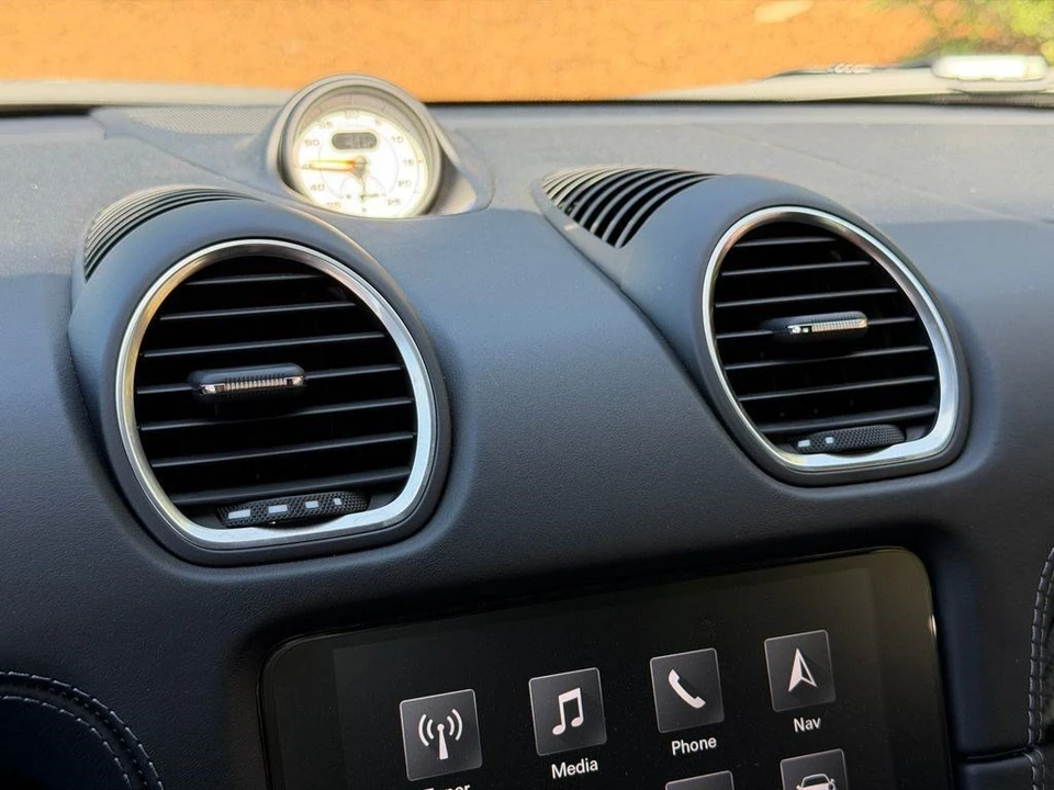 2024 Porsche - Image 24 of 31