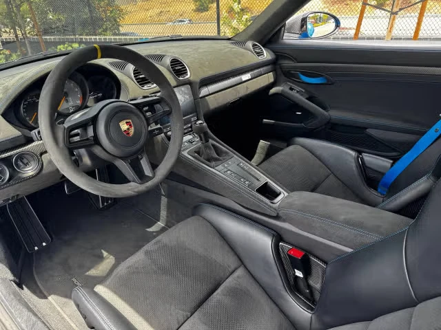 2024 Porsche - Image 18 of 31