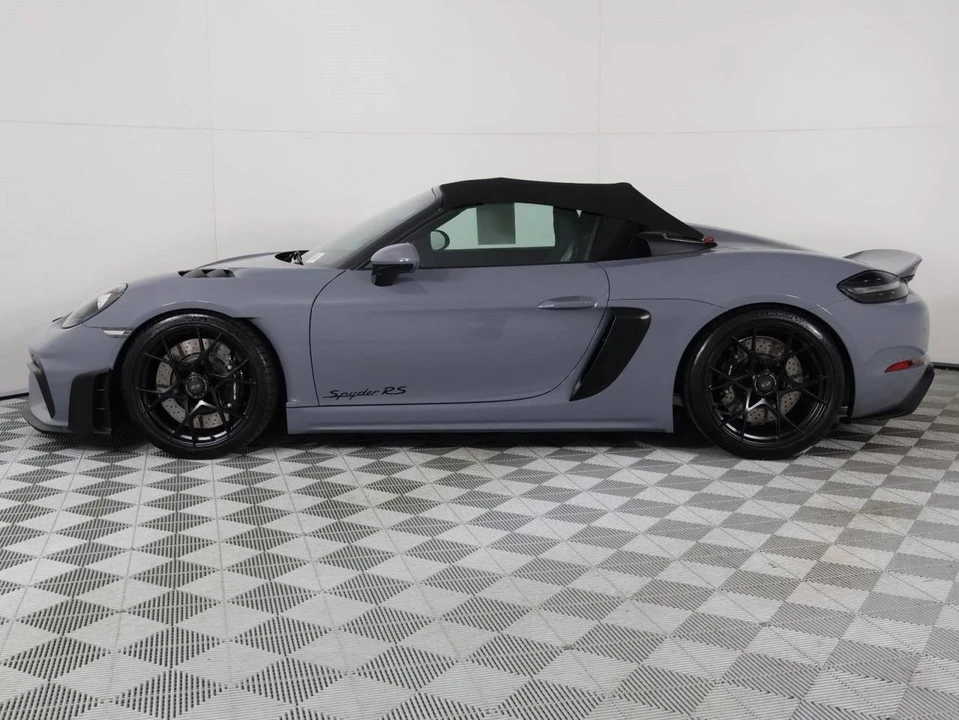 2024 Porsche - Image 2 of 5