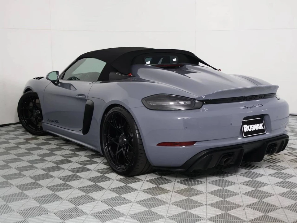2024 Porsche - Image 3 of 5
