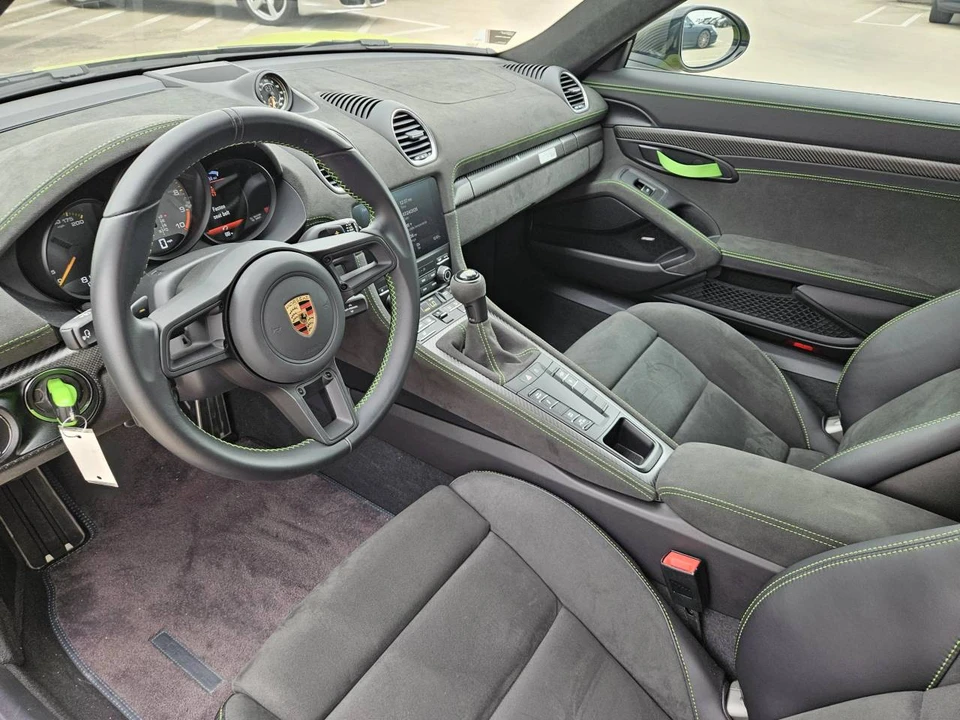 2024 Porsche - Image 4 of 5