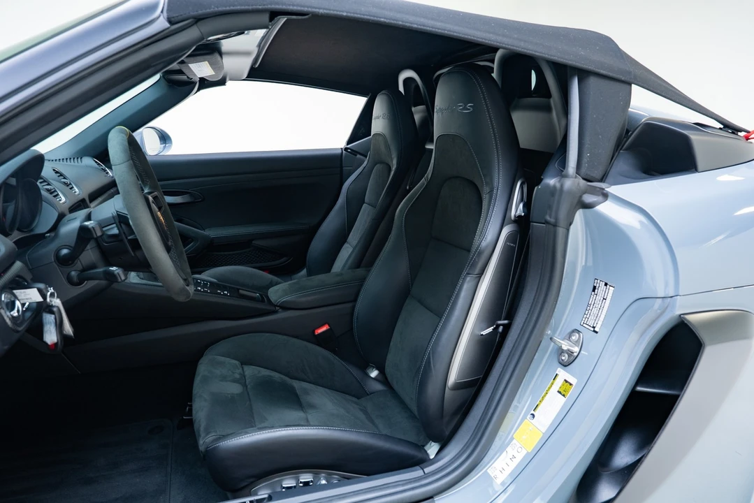 2024 Porsche - Image 17 of 31