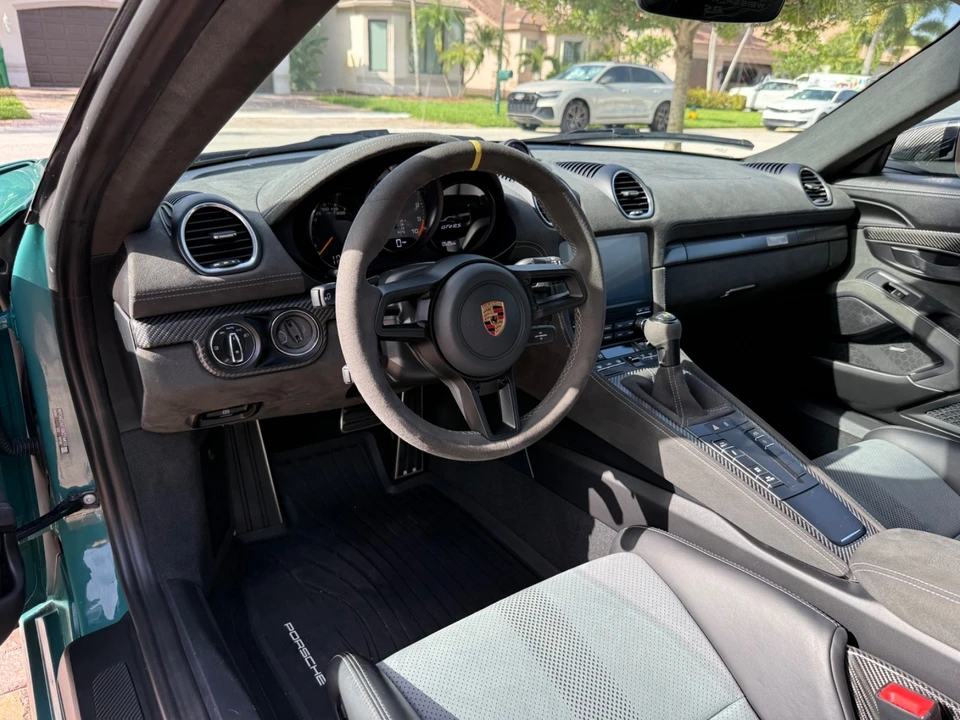 2024 Porsche 718 Cayman GT4 RS - Image 26 of 31