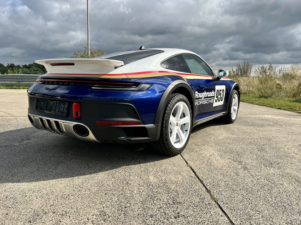 2024 Porsche 992 Dakar - Image 14 of 31