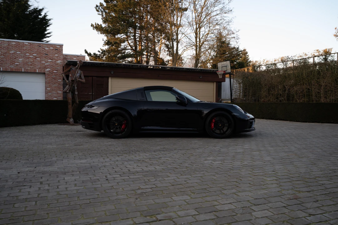 2024 Porsche 992 Carrera - Image 17 of 31