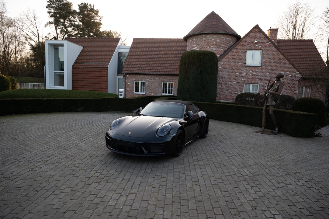 2024 Porsche 992 Carrera - Image 9 of 31