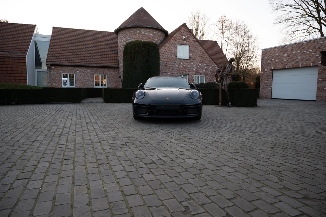 2024 Porsche 992 Carrera - Image 10 of 31
