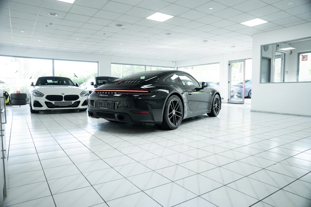 2024 Porsche 992 Carrera - Image 18 of 31