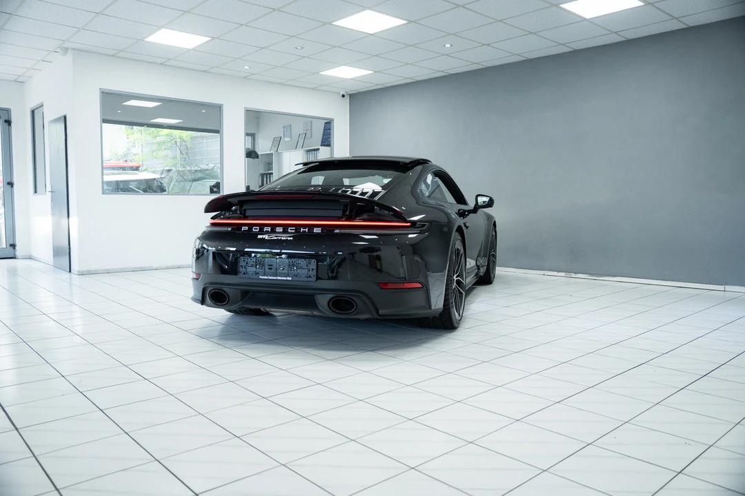 2024 Porsche 992 Carrera - Image 17 of 31