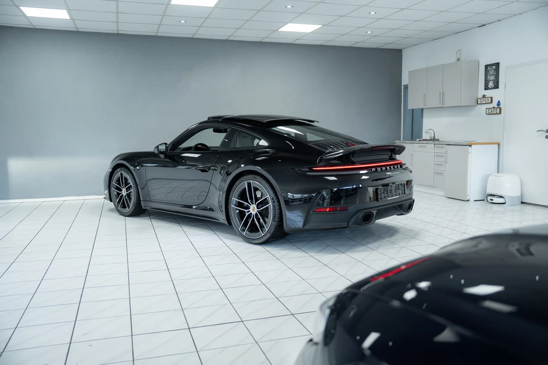 2024 Porsche 992 Carrera - Image 15 of 31