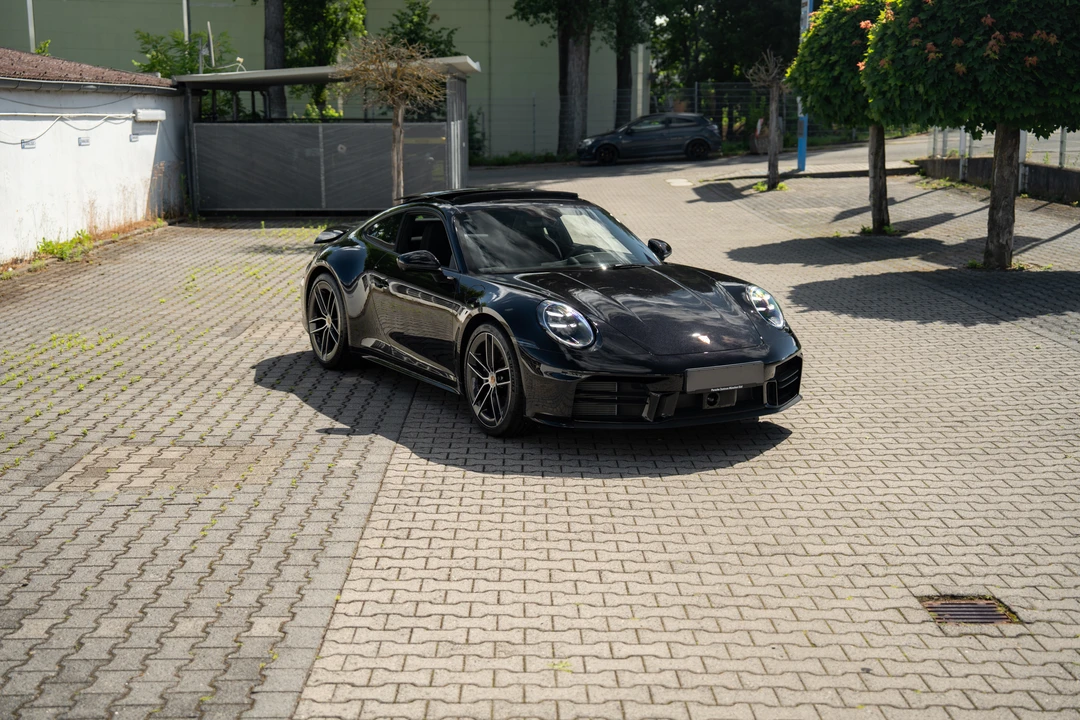 2024 Porsche 992 Carrera - Image 21 of 31