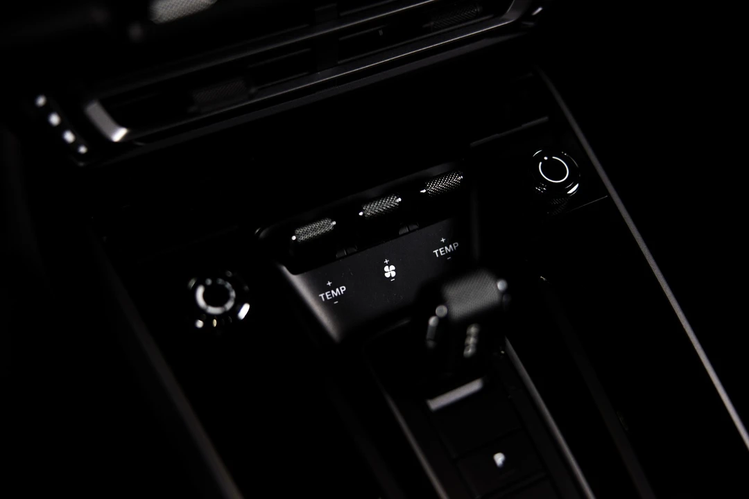 2024 Porsche - Image 28 of 31