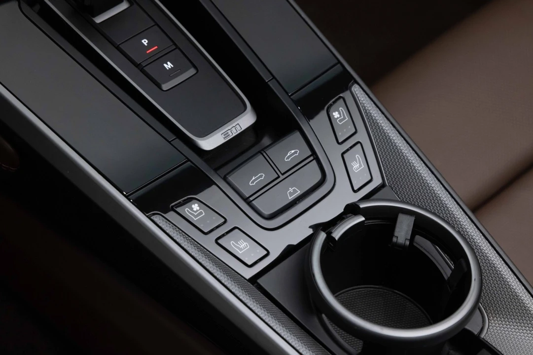 2024 Porsche 992 Carrera - Image 18 of 31