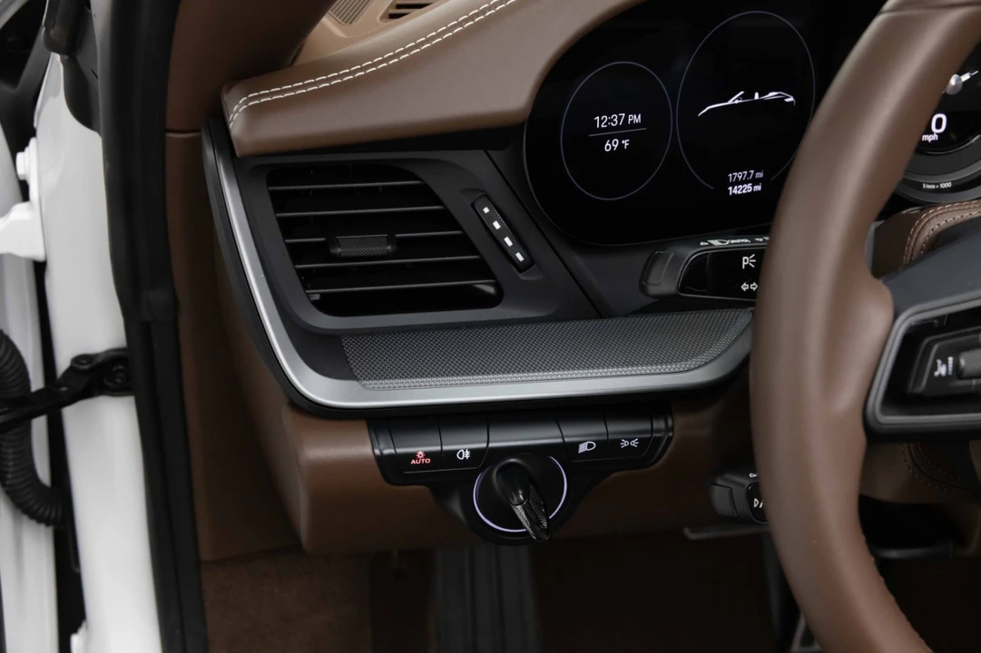 2024 Porsche 992 Carrera - Image 26 of 31