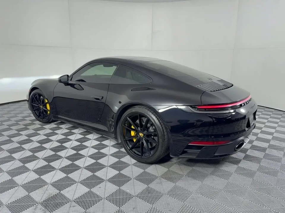 2024 Porsche 992 Carrera 4 - Image 24 of 31