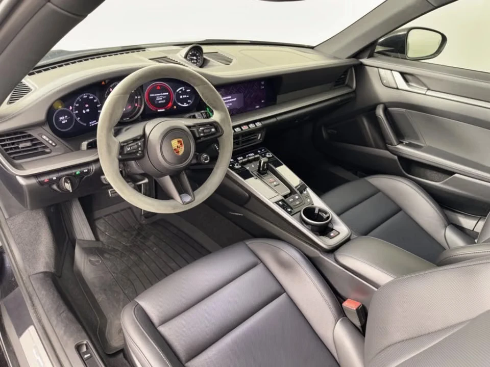 2024 Porsche 992 Carrera 4 - Image 27 of 31