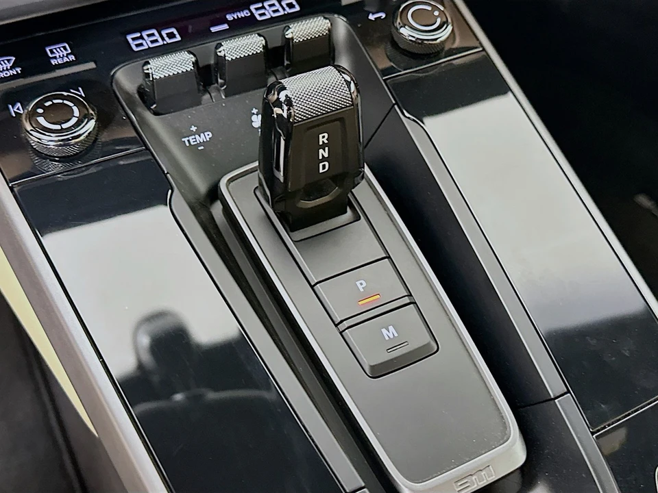 2024 Porsche 992 Carrera 4 - Image 27 of 31