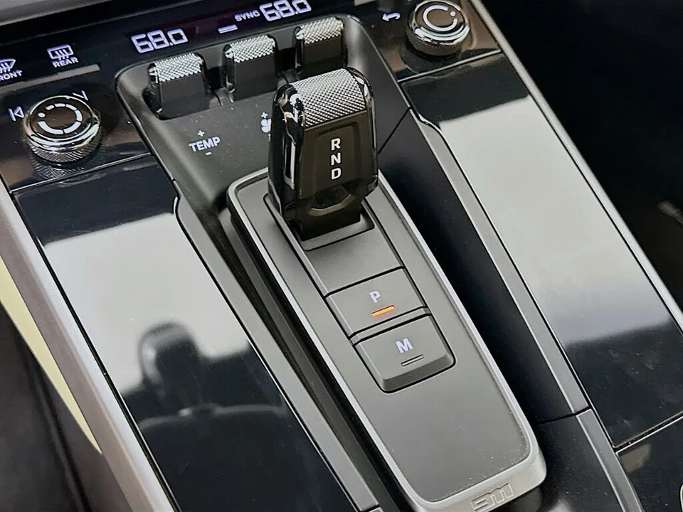 2024 Porsche 992 Carrera 4 - Image 27 of 31