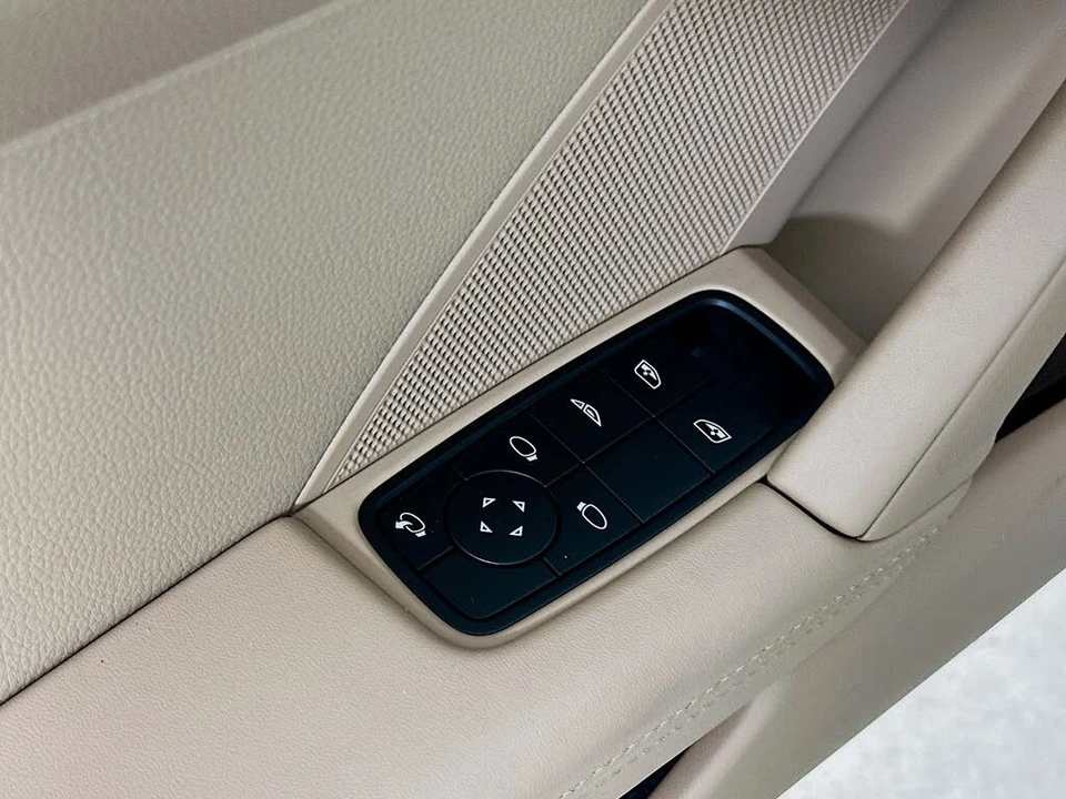 2024 Porsche 992 Carrera 4 - Image 17 of 31