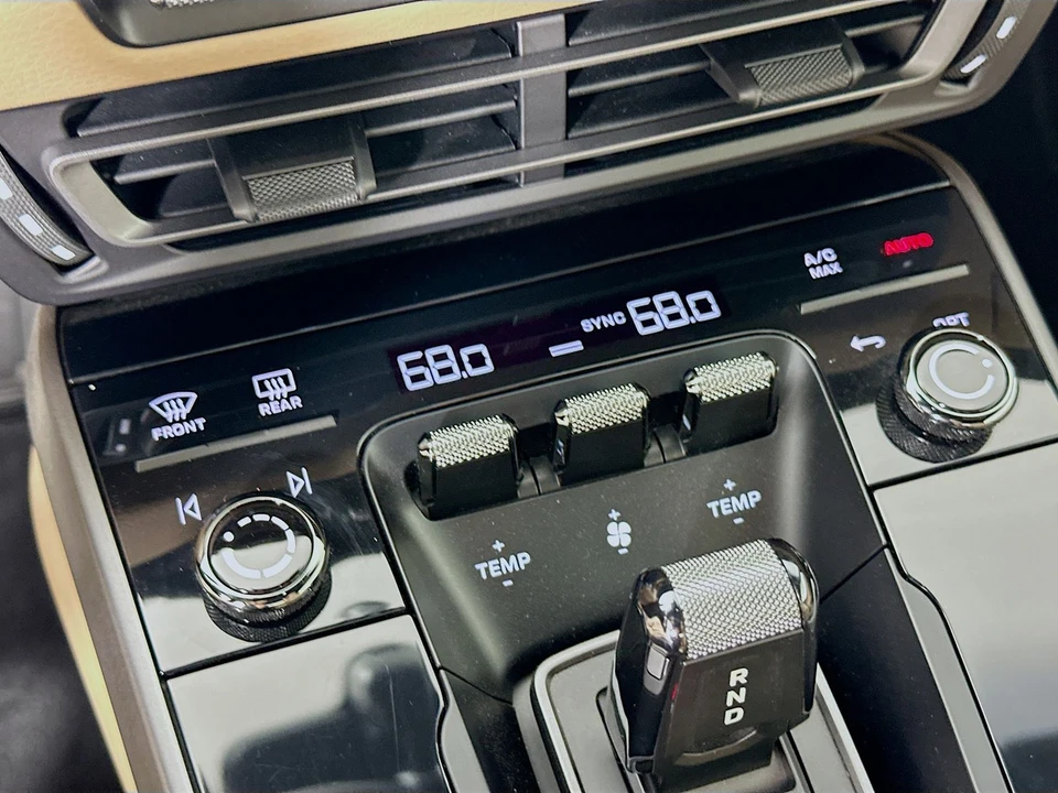 2024 Porsche 992 Carrera 4 - Image 26 of 31
