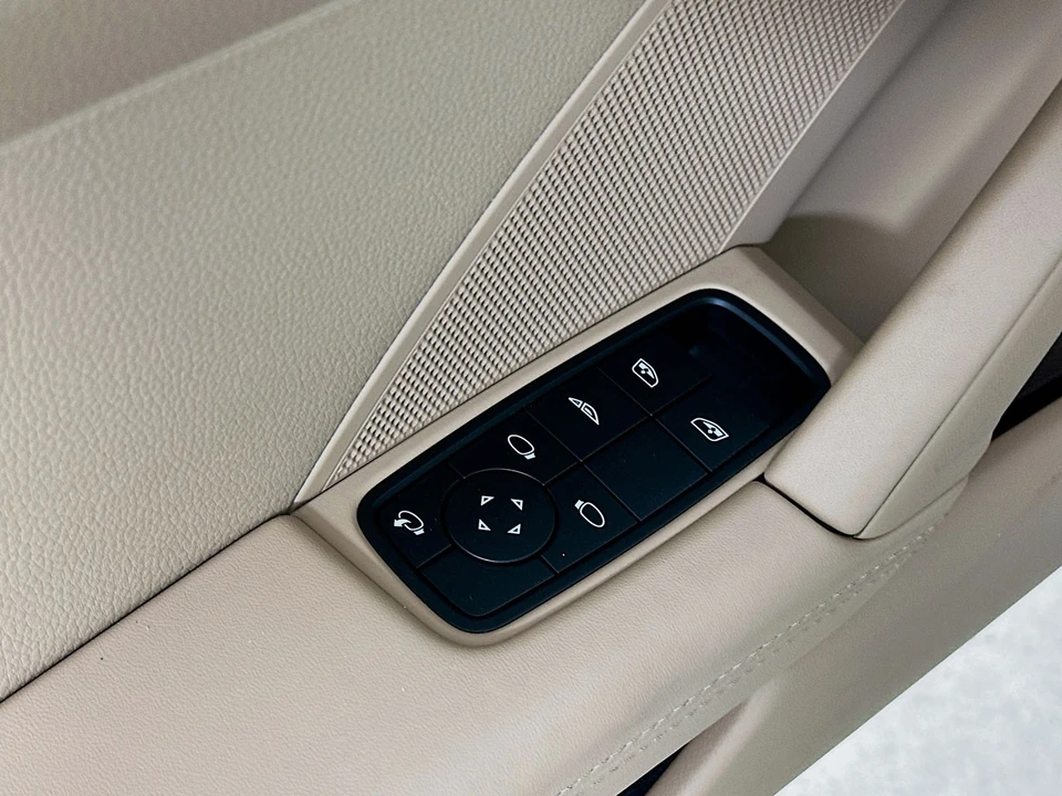 2024 Porsche 992 Carrera 4 - Image 17 of 31