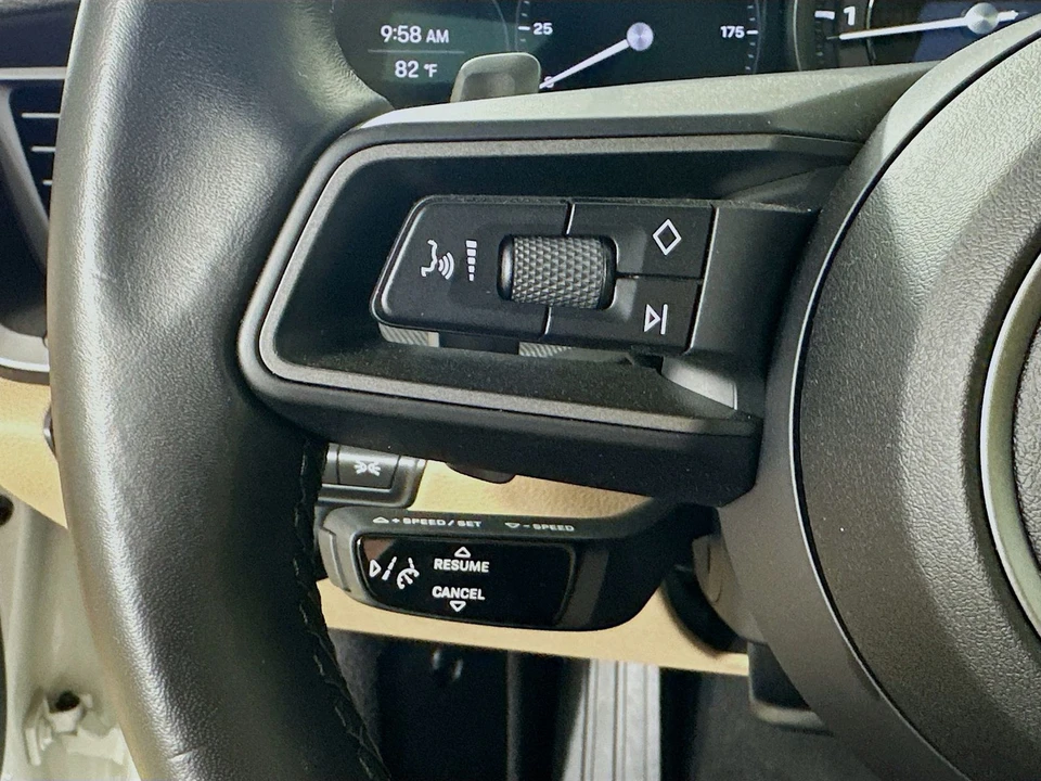 2024 Porsche 992 Carrera 4 - Image 18 of 31