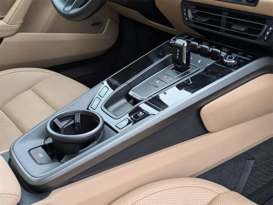 2024 Porsche 992 Carrera 4 - Image 17 of 20