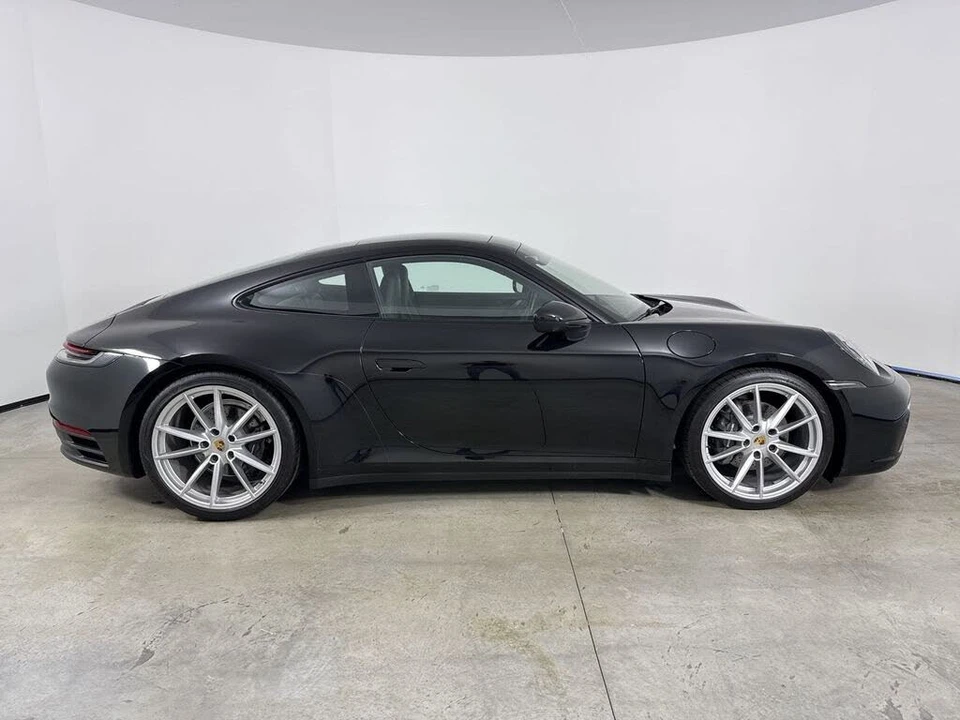 2024 Porsche 992 Carrera 4 - Image 8 of 31