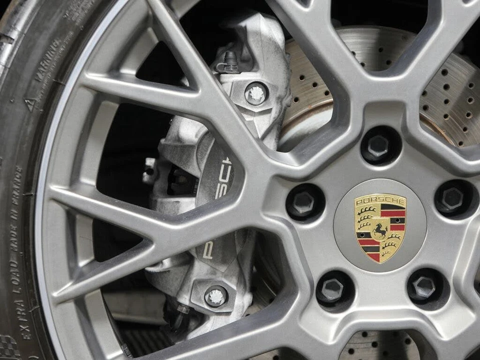 2024 Porsche 992 Carrera 4 - Image 19 of 31