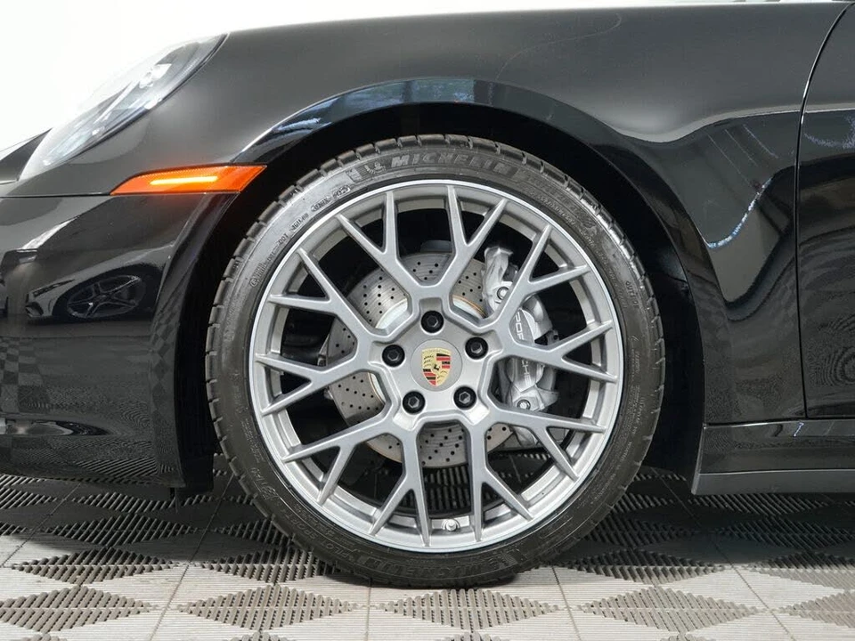 2024 Porsche 992 Carrera 4 - Image 15 of 31