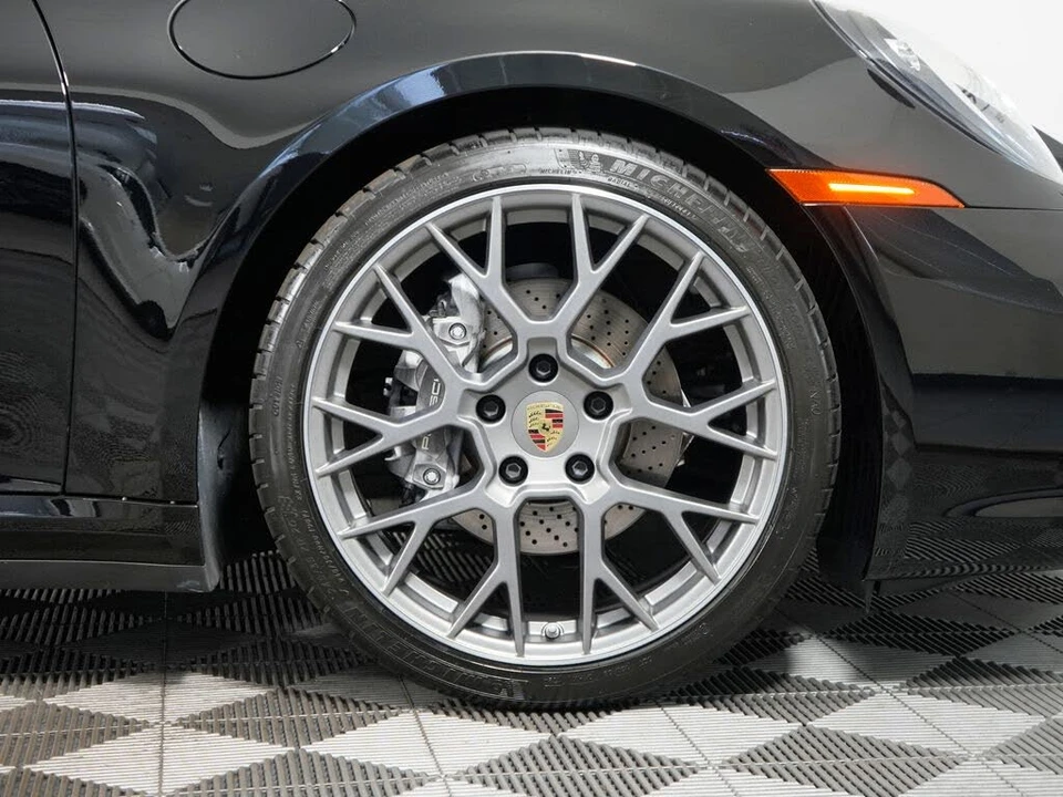 2024 Porsche 992 Carrera 4 - Image 18 of 31