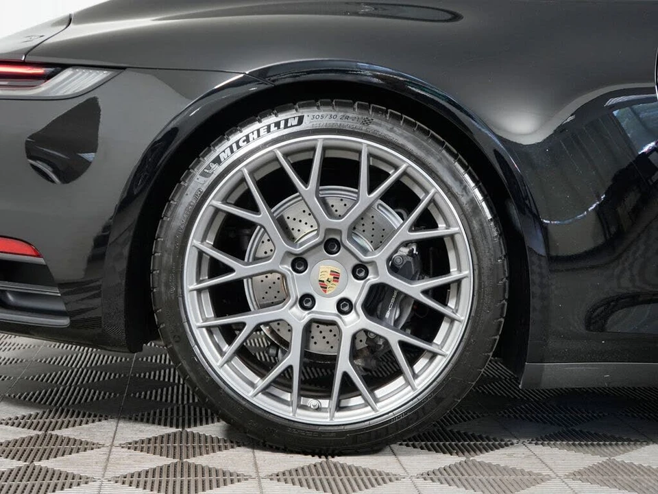 2024 Porsche 992 Carrera 4 - Image 17 of 31