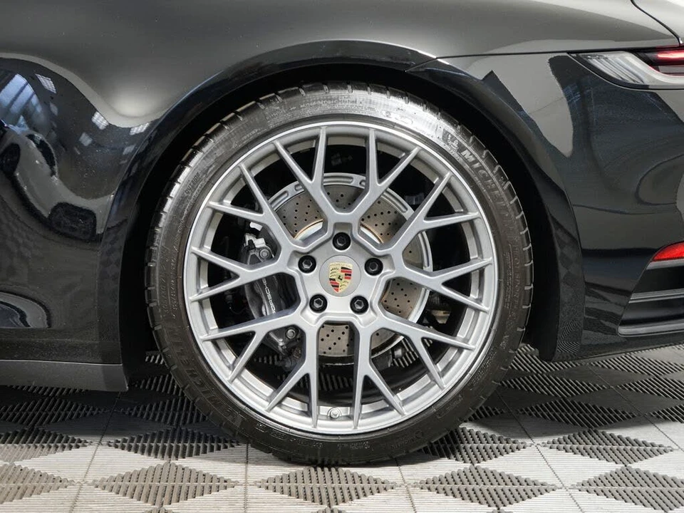 2024 Porsche 992 Carrera 4 - Image 16 of 31